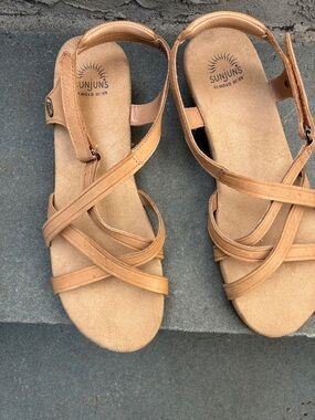 VTG Sunjuns Bass Women's Tan Strappy Comfort Sandals Size 11 Worn 1x scratches